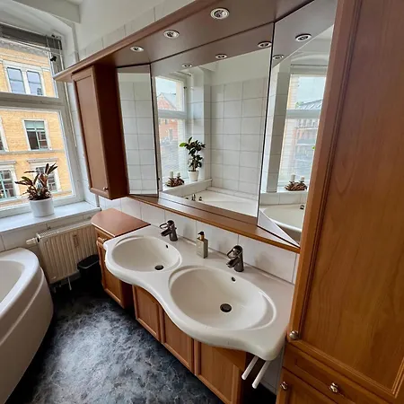 Grosse Maisonette Im Herzen Von דירה קמניץ